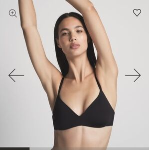 [NWOT] SKIMS Wireless Plunge Pushup Bra